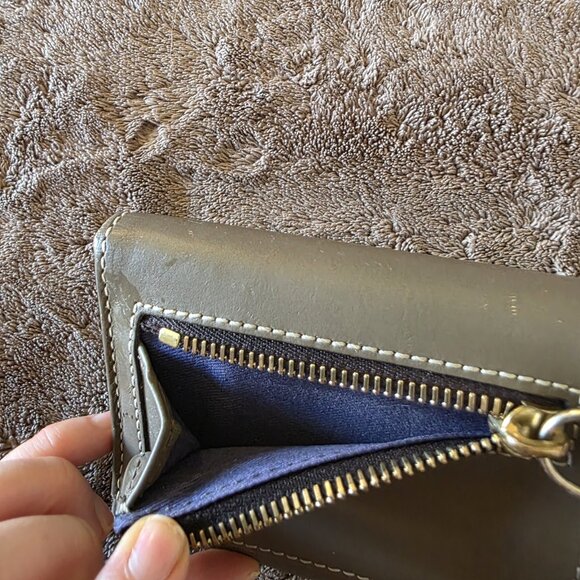 Dooney & Bourke Smooth Leather Small Flap Wallet Taupe Trifold Logo Plate Zip - Picture 4 of 14